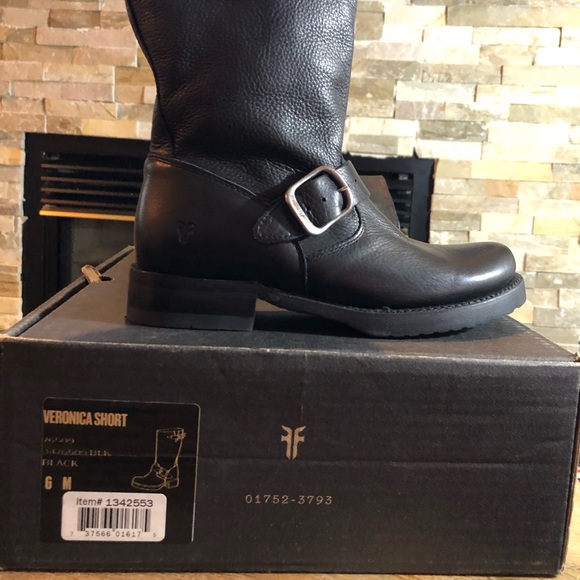 NIB Frye Black Italian Leather Veronica Short Boot - Picture 7 of 12